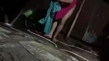 Desi village bhabi sexy pee