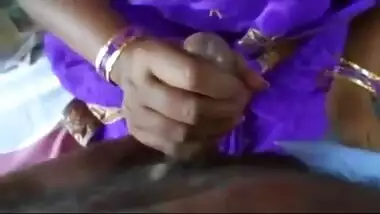 Indian sex porn video of a desi bhabhi giving a nice blowjob to lover