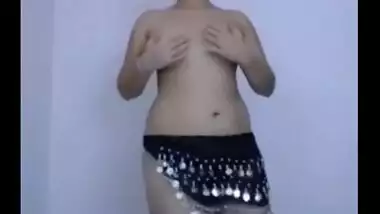Slutty Gujarati gal exposes big wazoo and bra buddies on livecam