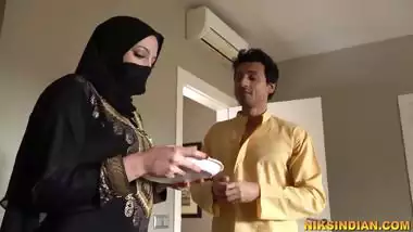 Muslim bhabhi ne Burka utha ke apne bhaiya se...