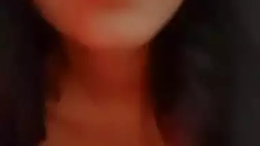 Sexy Desi girl Shows her Boobs and pussy part 1