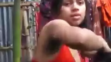 A girl records her desi Bangla sex MMS for her lover