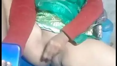 DESI FALGUNI FINGERING USING TOOTHBRUSH