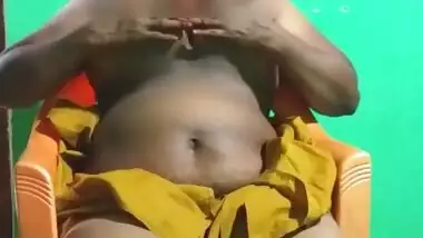 desi indian tamil telugu kannada malayalam hindi horny vanitha aunty showing big boobs and shaved pussy press hard boobs press nip rubbing pussy in c