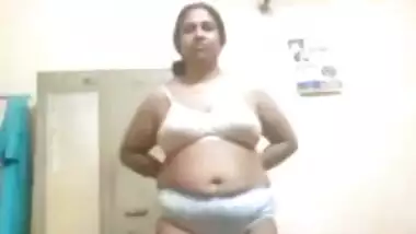 Busty Indian Aunty Stripping Clothes And Bathing