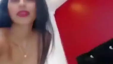 Bhabi Shows Body Live