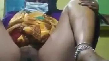 Village Bhabhi Shows Her Boobs And Pussy