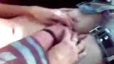 Hindi sex video of a college girl having outdoor fun in boyfriendâ€™s car