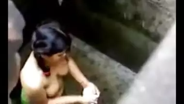 next door indian girl taking bath secretly recorded
