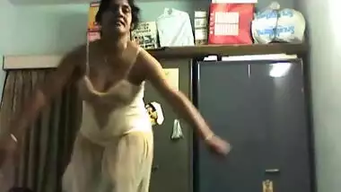 Horny mature aunty seductive dance!!!