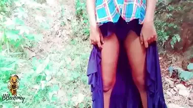 Sri Lankan Girl Risky Public Outdoor Pissing