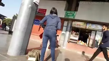 Punjabi Girl In Tight Jeans ( Super-Sexy )