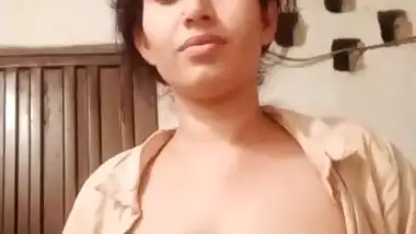 Today Exclusive- Sexy Paki Girl Showing Her Boobs Part 7