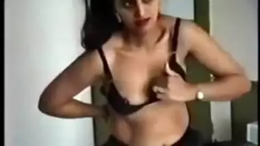 Indian Mature Wife Play With vegetable Fuck By Hubby