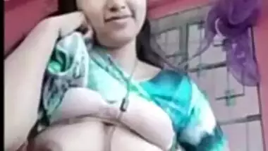 Desi cute girl big boobs on cam