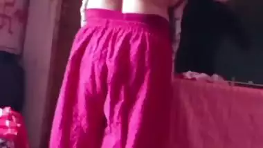 Aunty showing big boobs during dress change