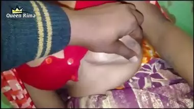 queen Rime fucking herself with big brinjal in hairy pussy