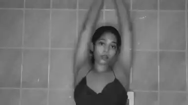 Hot Desi Young Indian Girl Showing Her Self Many Clips Part 3