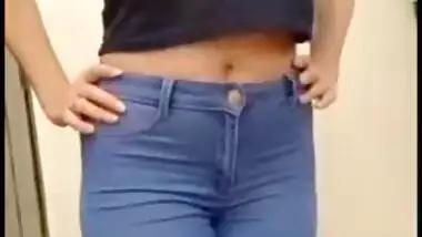 Paki XXX model takes off top and tight jeans to show her Desi curves