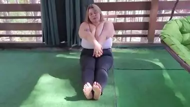 Fucked my stepmom's legs during yoga