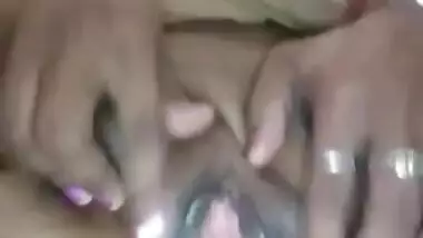 Village bhabhi streaching pussy