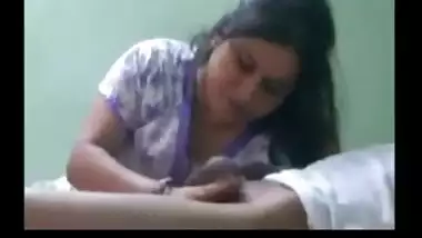 Bhopal aunty loves giving blowjob to husband