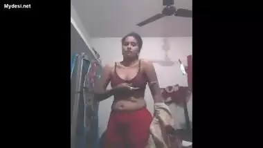 sexy bhabhi showing her boobs new