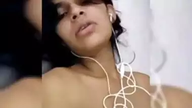 Indian Girl Shalu Showing Her Boobs and Pussy on Video Cal