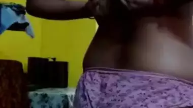 Exhibitionist Indian girl never turns down an opportunity to undress