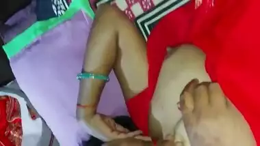 Desi Bhabhi hairy cute pussy fucked on cam