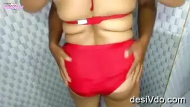 chubby aunty in red bra enjoyed by hubby in bathroom