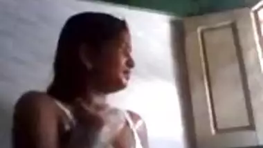 Smart Southindian Girl self filmed her Nude Bath 