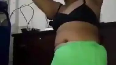 Desi randi bhabhi dancing in bra with hindi song