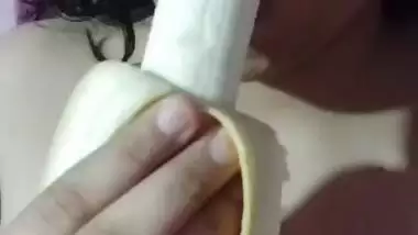 Bengali girl playing with boobs and pussy viral videos