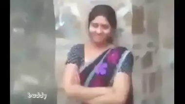 Indian hot aunty having outdoor sex