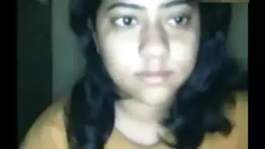 Bangalore Engineer exposes her large boobs on cam scandal