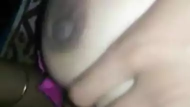 indian bhabhi showing her boobs