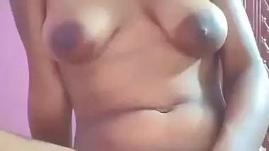 Bangladeshi girl sitting naked and fingering viral clip