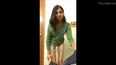 Indian girl string clothes on cam showing hot body