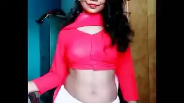 Cute college girl sumpi erotic navel show.