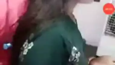Fucker touches Desi girl's XXX body parts in the homemade MMS video