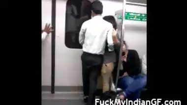 Desi GIRLFRIEND Boobs Pressed In Delhi Metro