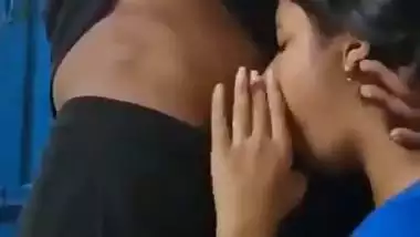 An 18-year-old Indian teen gives a blowjob to her cousin