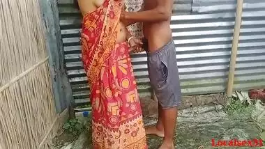 Bengali bhabi in red saree blows Desi hubby and has XXX sex outdoors