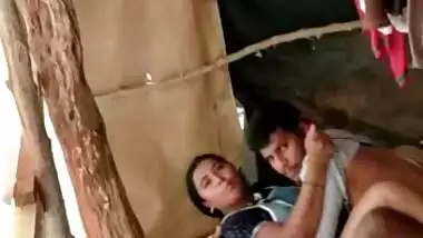 Indian slum couple caught fucking on voyeurâ€™s cam