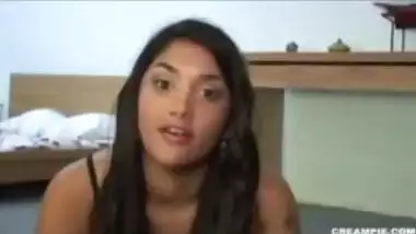 leah jaye indian pornstar is giving a blowjob