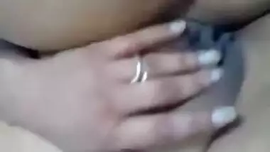 Pretty Desi MILF reaches orgasm during XXX fingering of her pussy