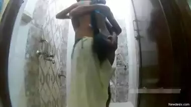 Horny Indian Couple BathRoom Fuck Without water mark