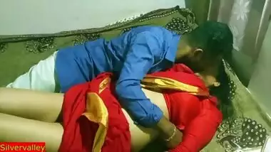 Indian hot Milf Aunty Merry Christmas day sex with dish boy ! Indian Xmas sex with red saree