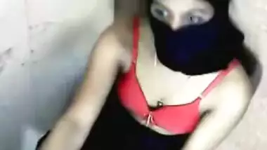 Hyderabadi broad Priyanka hide her face on skype chat 